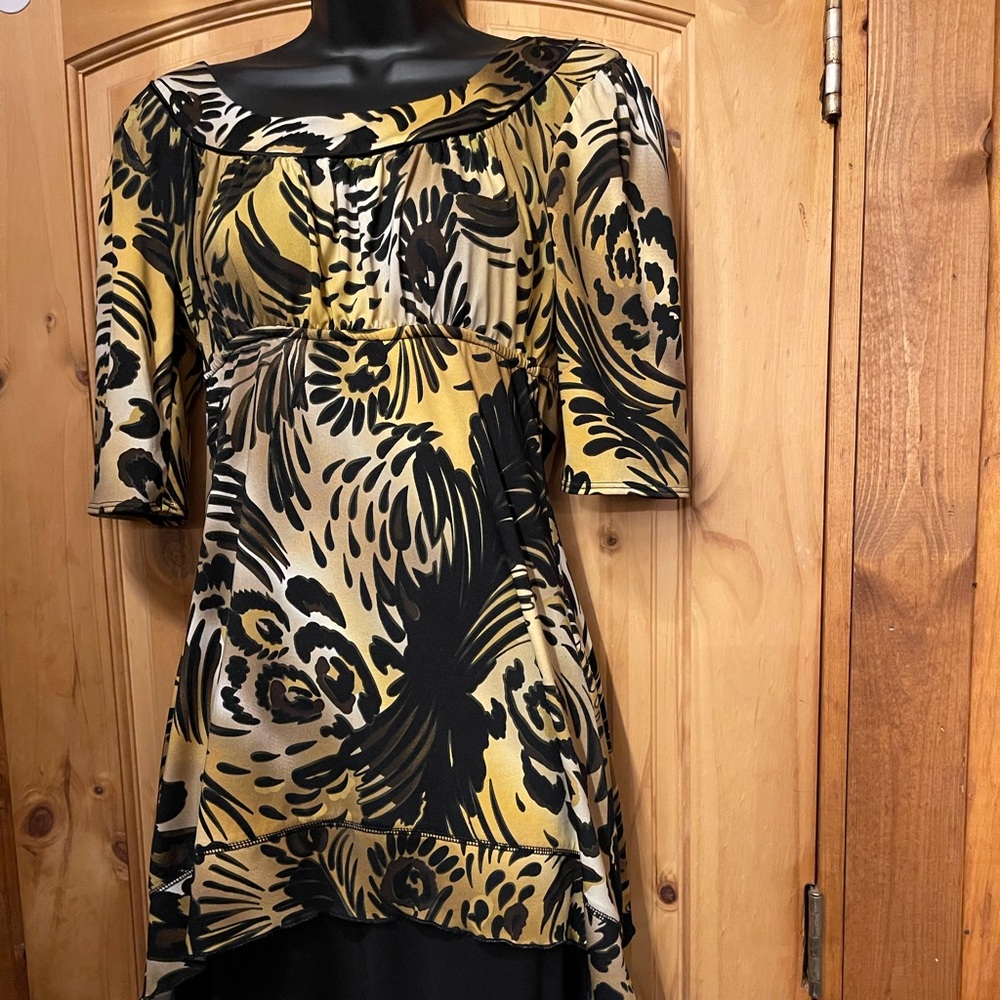 New Directions top with black skirt